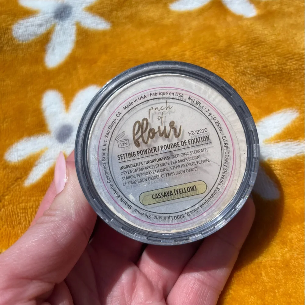 NEW beauty bakerie bite size pinch of flour Loose Setting Powder in Cassava